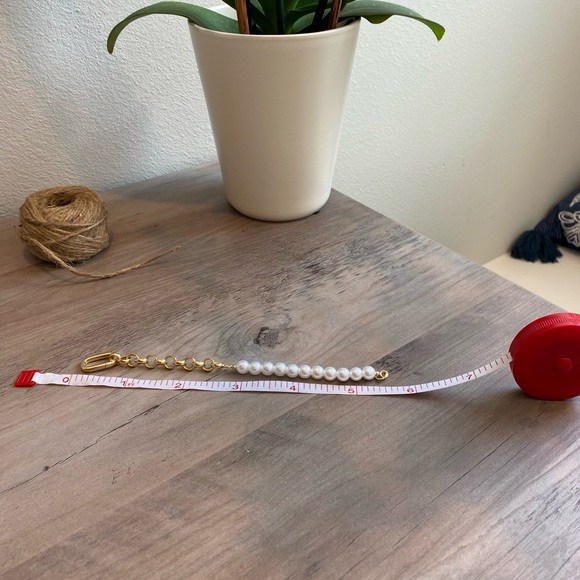 Pearl and Gold Chain Half and Half Bracelet - Picture 4 of 5